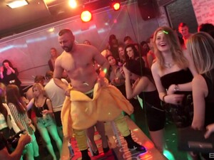 La club, Sex in grup, Orgasm, Petrecere