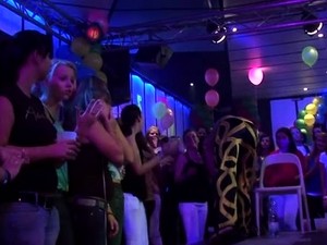 La club, Sex in grup, In public, Realitate