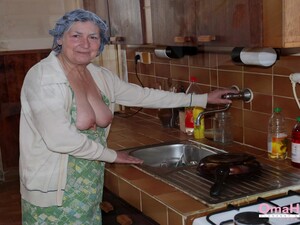 Planty Of Granny And Horny Moms Picture Collection In Slideshow Video Compilation