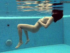 Torrid Alone Lady Dee Flashes Her Tits And Nice Bum Underwater