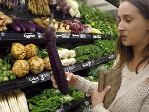 Inspiring Senorita Visits The Supermarket For The Nasty Flashing