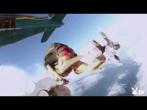 Undressed Hawt Gals Skydiving!