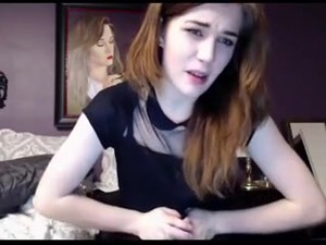 Cute Gal Uses A Vibrator On Her Muff, While On Webcam