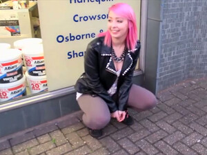 Kinky Pink Haired Emo Girlie In Tight Yoga Pants Pisses Outdoors For Dude