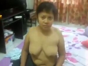 Indonesian Shy Mom Showing Hairy Pussy In Amateur Clip