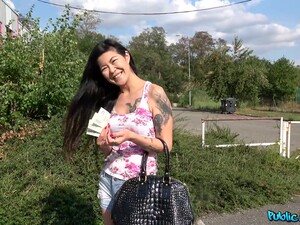 Man Pays Amateur Babe Good Cash To Fuck Her Stunning Pussy