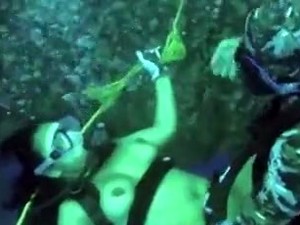 Hardcore Underwater Fuck With A Couple On Vacation
