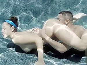 Underwater Sex Mia-2