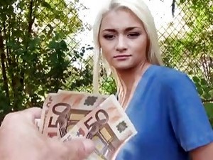 Czech, Money