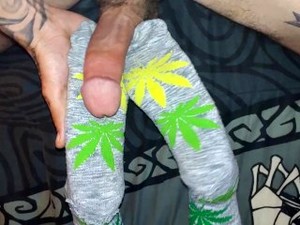 Wife Gives An Amazeing Sockjob To Cumshot