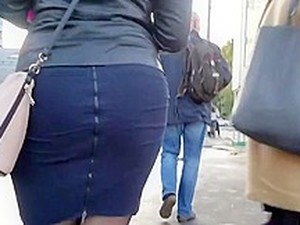 Fatty Girl S Ass Go To The Bus