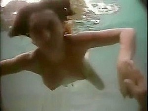 طفلة, منطقة نظر, تحت الماء
